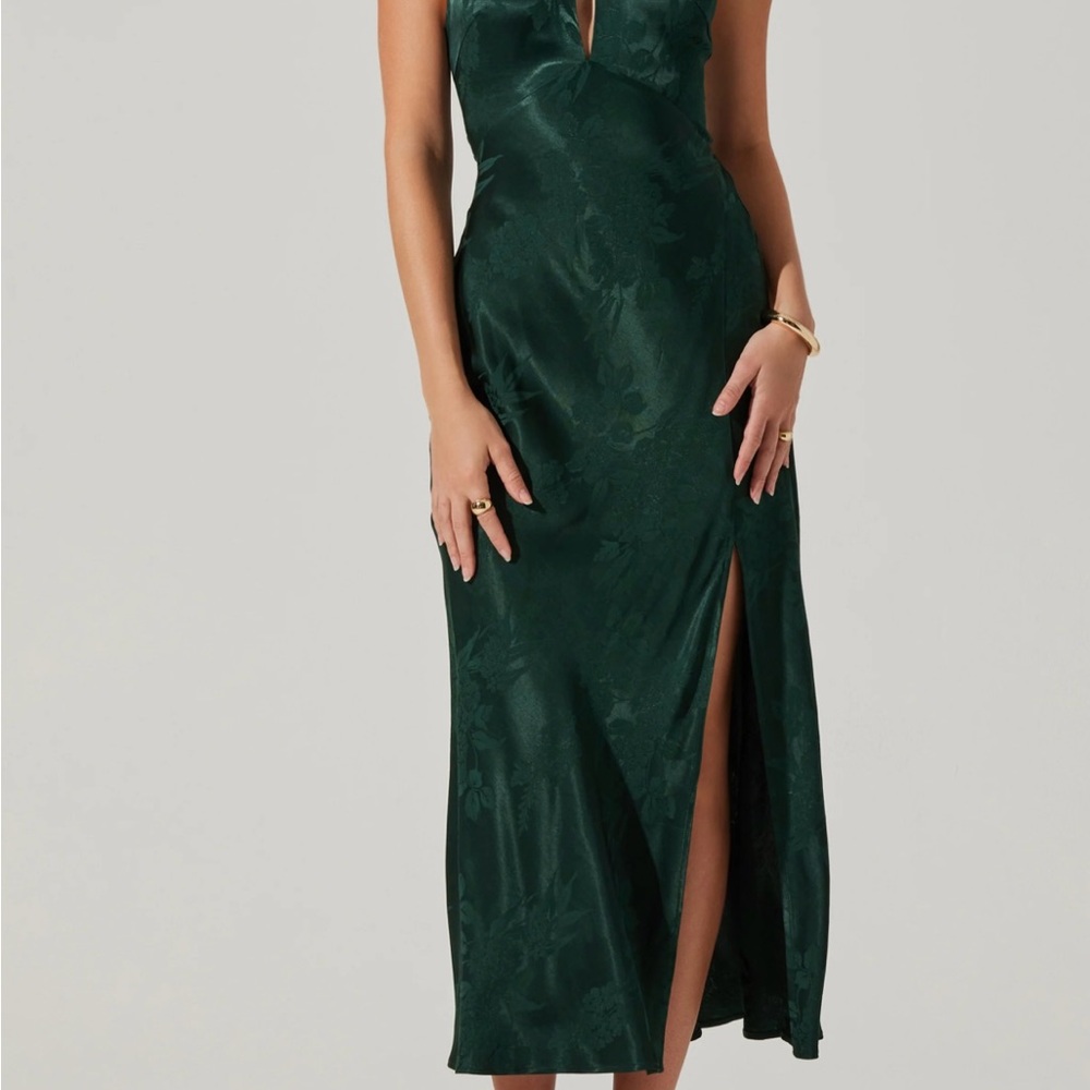 Elegant Green Sleeveless Dress